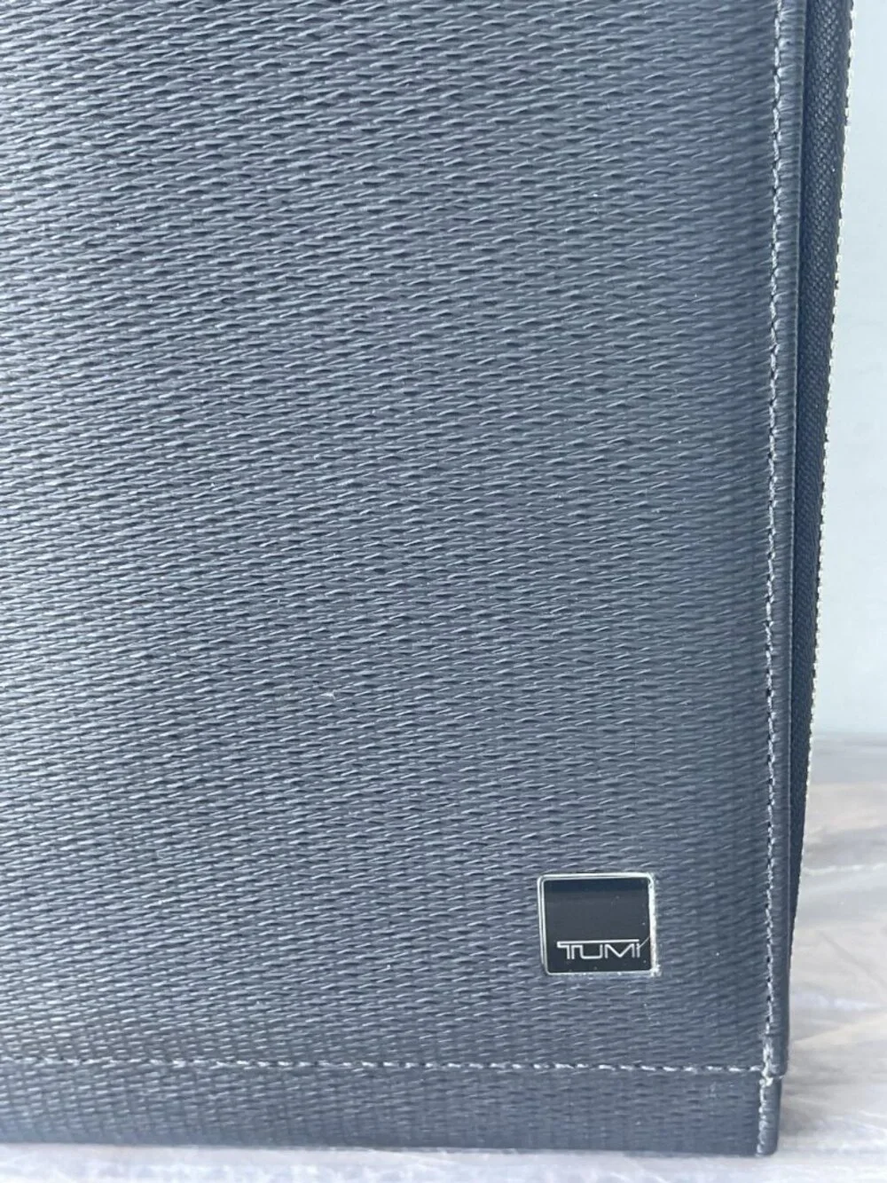 Tumi Business Executive Black Leather Portfolio Case Documents Organizer Zipper